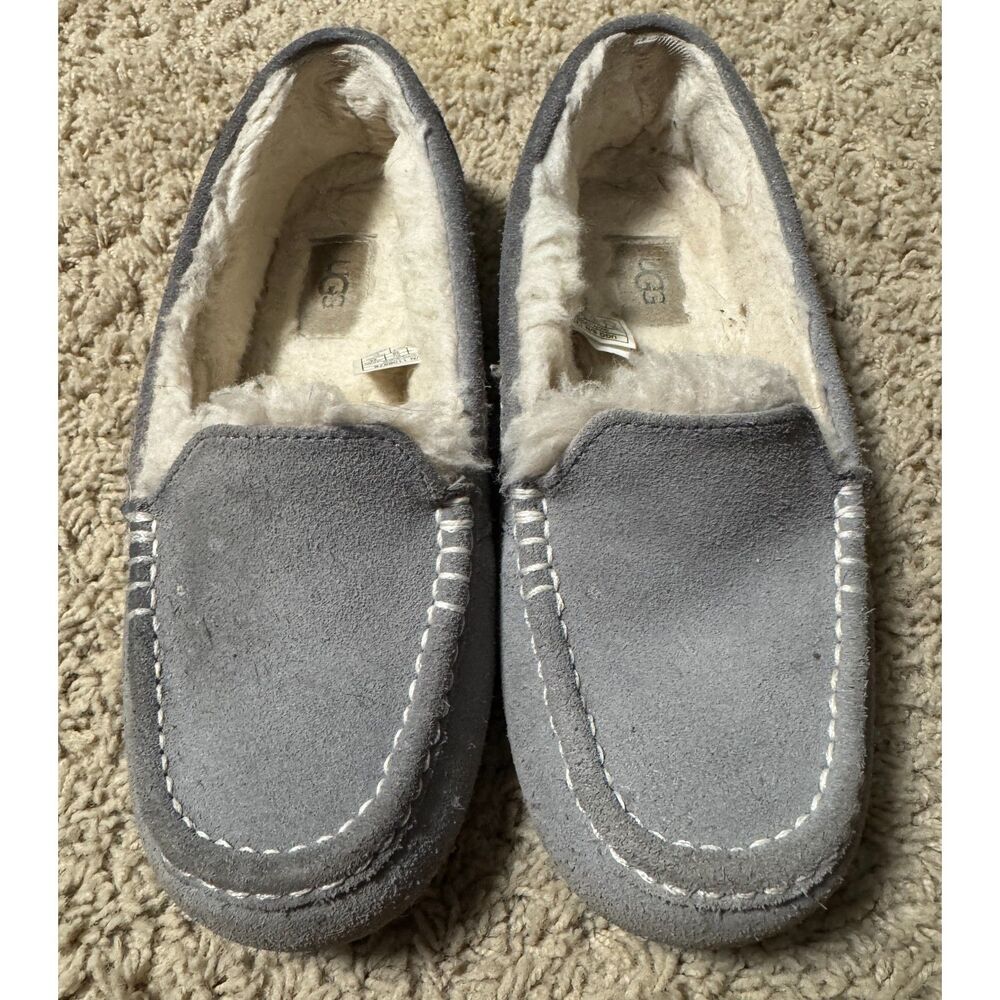 Women's UGG Ansley Moccasin Slipper Size 8 in Gray